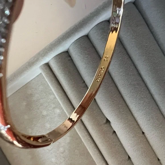 Pretty bangle gold tone with crystal - Picture 2 of 3